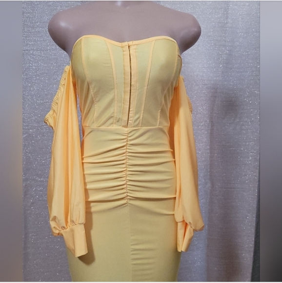 Golden yellow formal gown - Picture 5 of 5